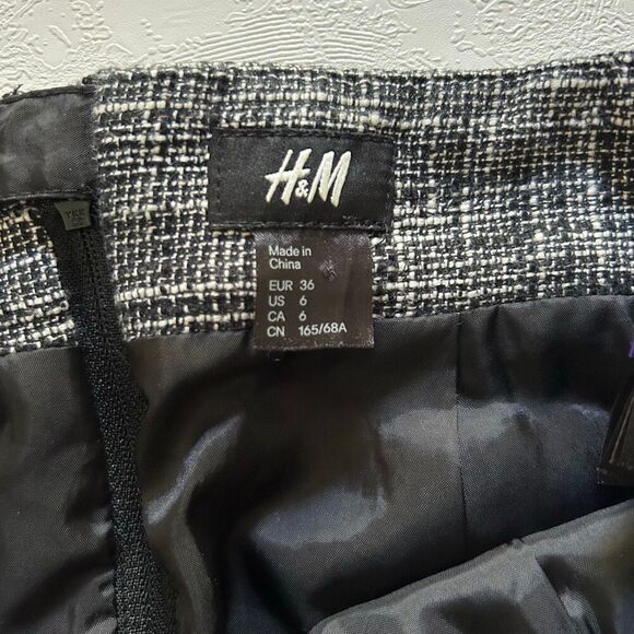 H&M Tweed Mini Skirt Women’s Size 6 | Black White Studded Zipper Waist - Picture 3 of 9